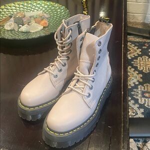 Dr. Martens Platform cream colored boot women’s 7.5 EU 38 NWOT
